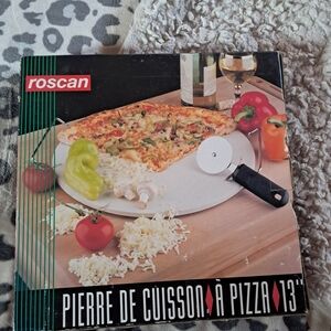 White Pizza Stone/handles with Cutter